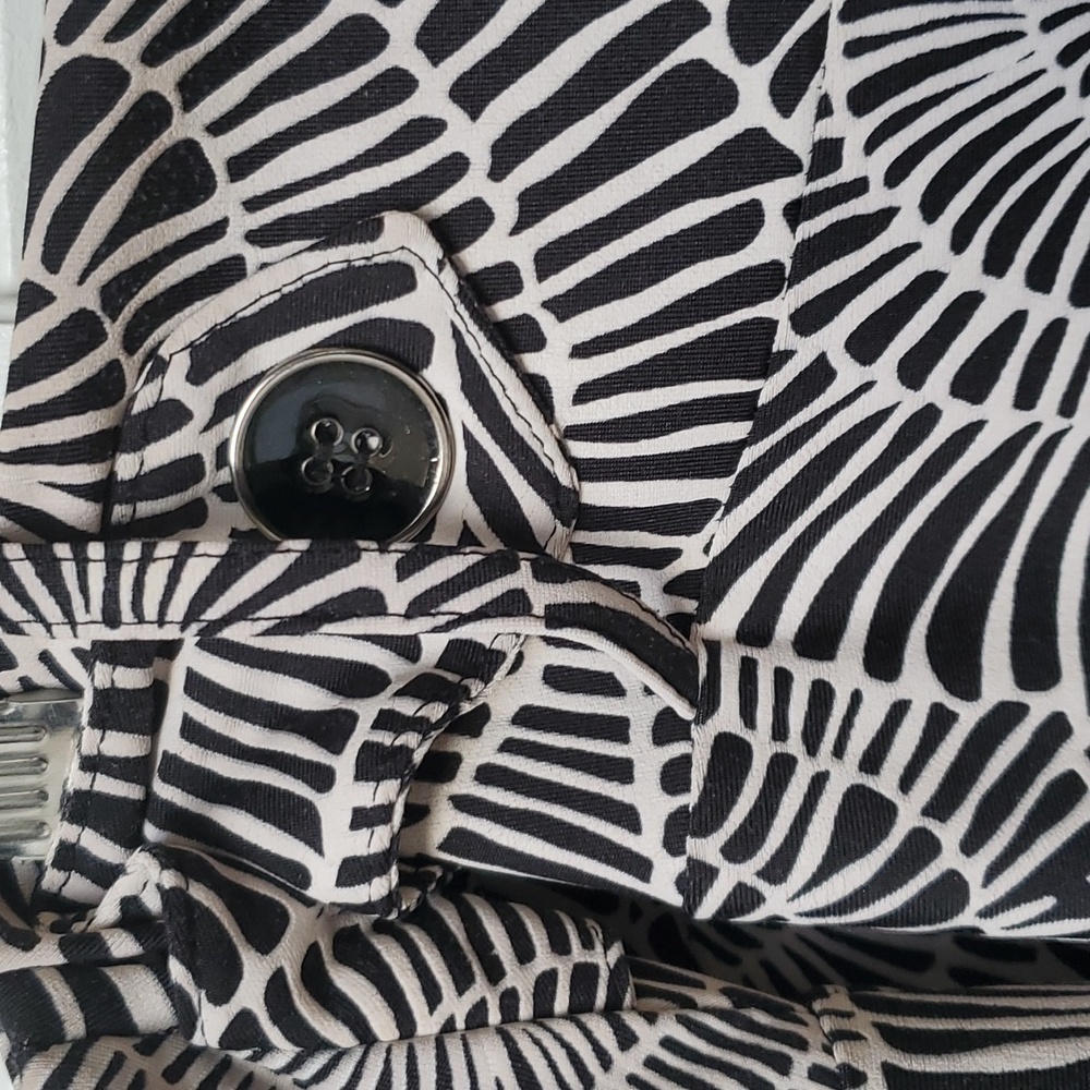 Robert Louis Size L Black and White Circle Print Midi Skirt. - Picture 2 of 4